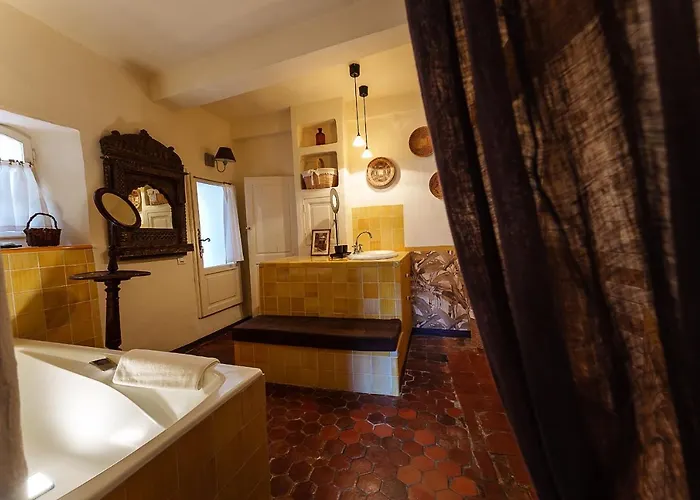 Гостевой дом La Bouscatiere Мустье-Сент-Мари